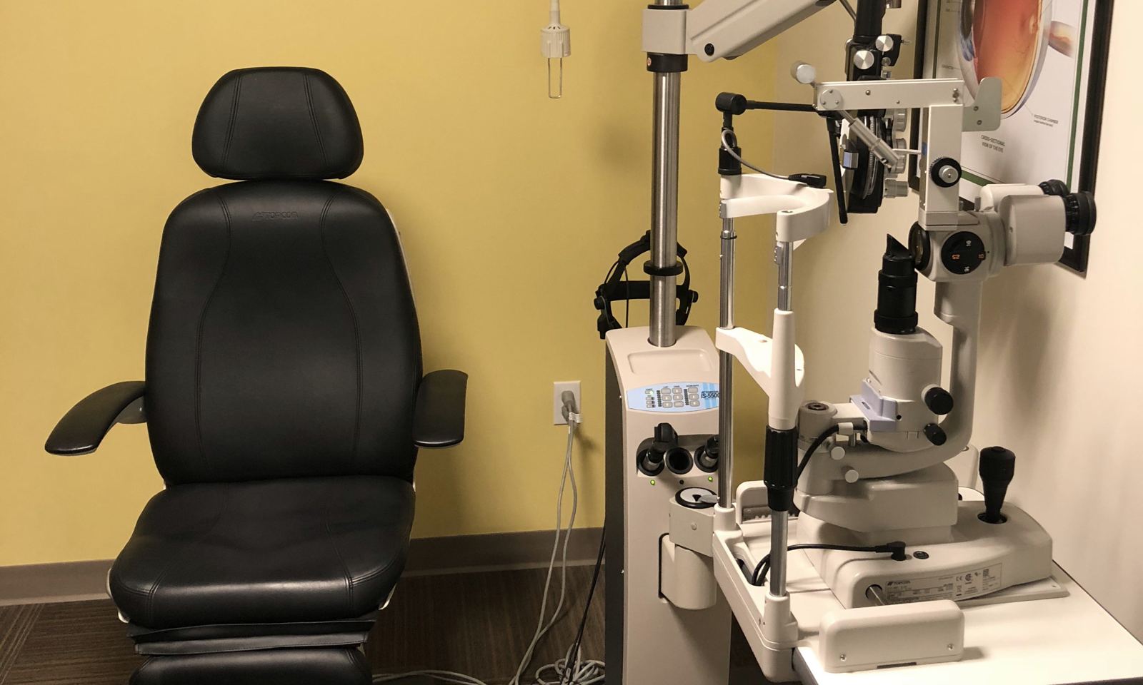 Exam lane with chair and slit lamp
